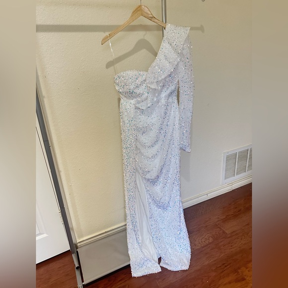 NWT ✨White Sequenced NYE Dress - Picture 3 of 5